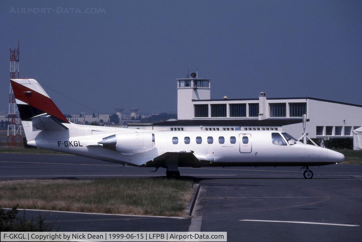 F-GKGL, Cessna 560 Citation V C/N 560-0058, LFPB
