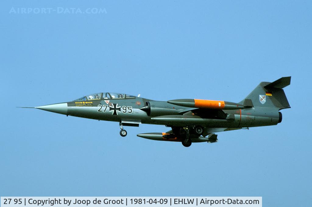 27 95, Lockheed TF-104G Starfighter C/N 583F-5925, This TF-104G arrived at Leeuwarden with an emergancy. It departed later that day.