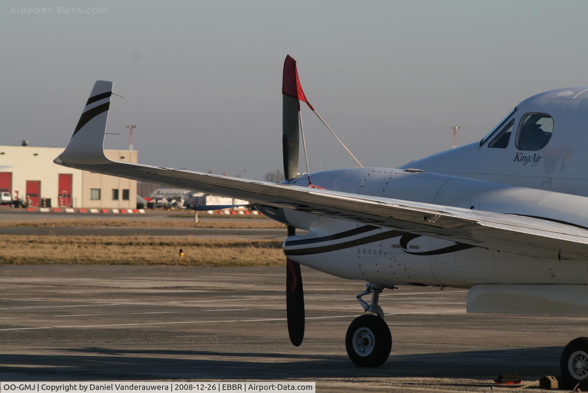 OO-GMJ, 2005 Beech 300 (Super King Air 350) C/N FL-460, parked on General Aviation apron (Abelag)