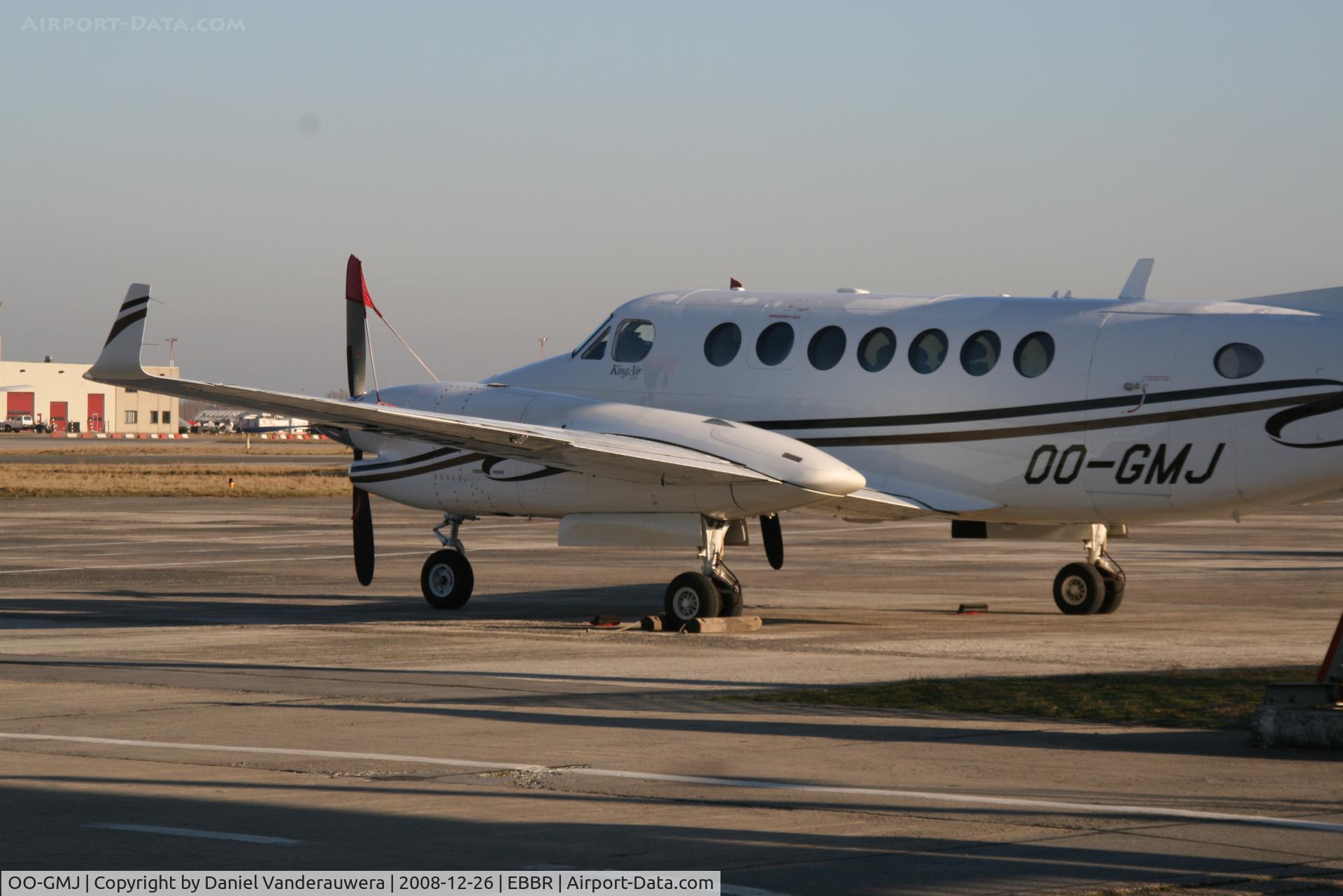 OO-GMJ, 2005 Beech 300 (Super King Air 350) C/N FL-460, parked on General Aviation apron (Abelag)