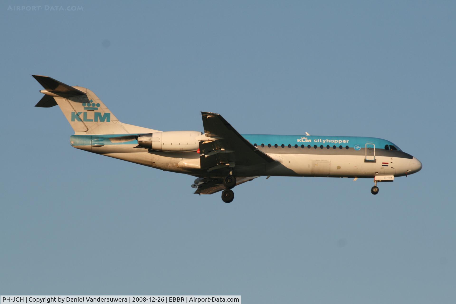 PH-JCH, 1994 Fokker 70 (F-28-0070) C/N 11528, flight KL1723 is descending to rwy 02