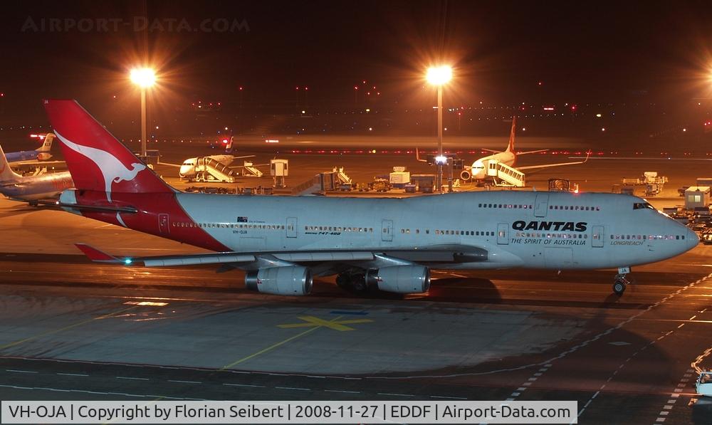 VH-OJA, 1989 Boeing 747-438 C/N 24354, After pushback