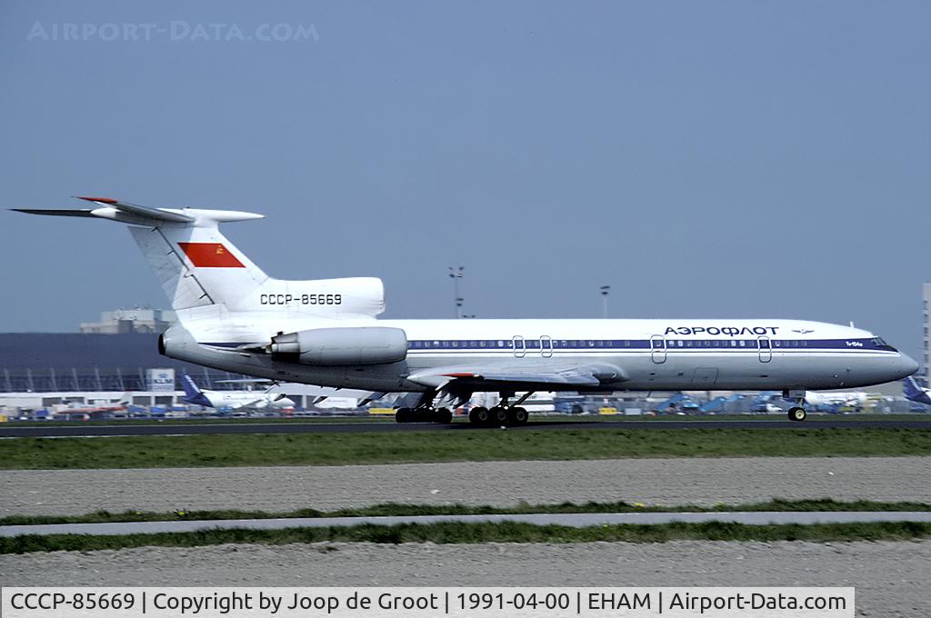 CCCP-85669, 1989 Tupolev Tu-154M C/N 89A827, The Tu-154 used to be a regular visitor to Amsterdam.