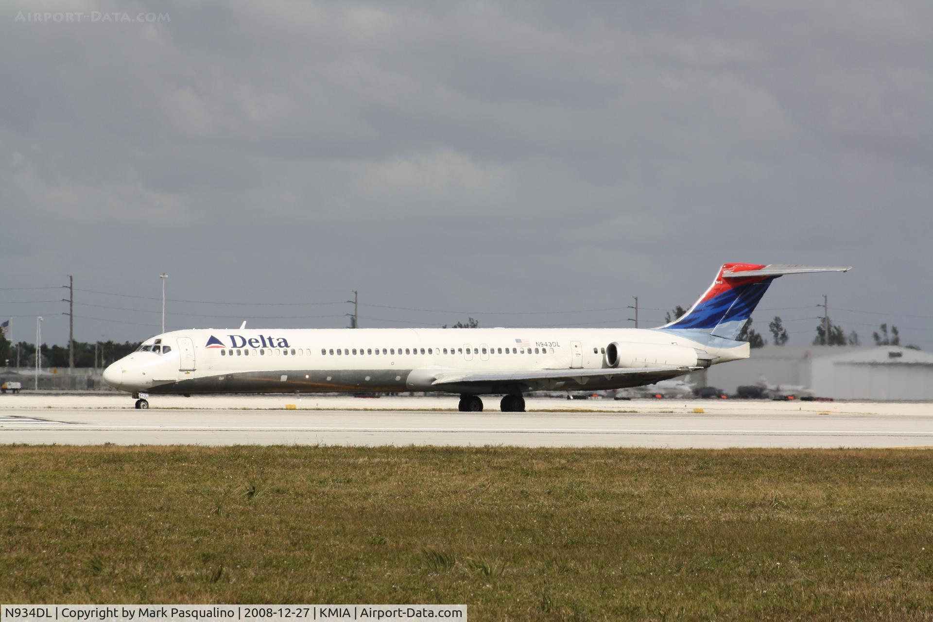 N934DL, 1989 McDonnell Douglas MD-88 C/N 49721, MD-88