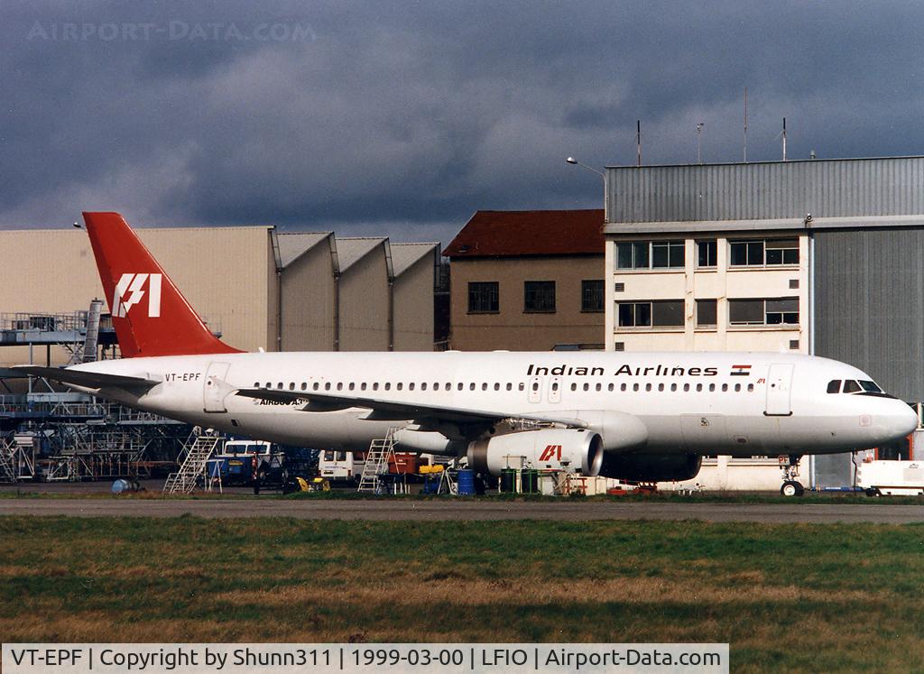 VT-EPF, 1989 Airbus A320-231 C/N 049, On maintenance at Air France facility...