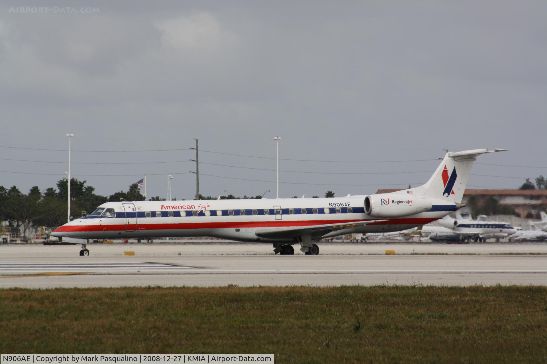 N906AE, 2005 Embraer ERJ-145LR (EMB-145LR) C/N 14500894, EMB-145LR