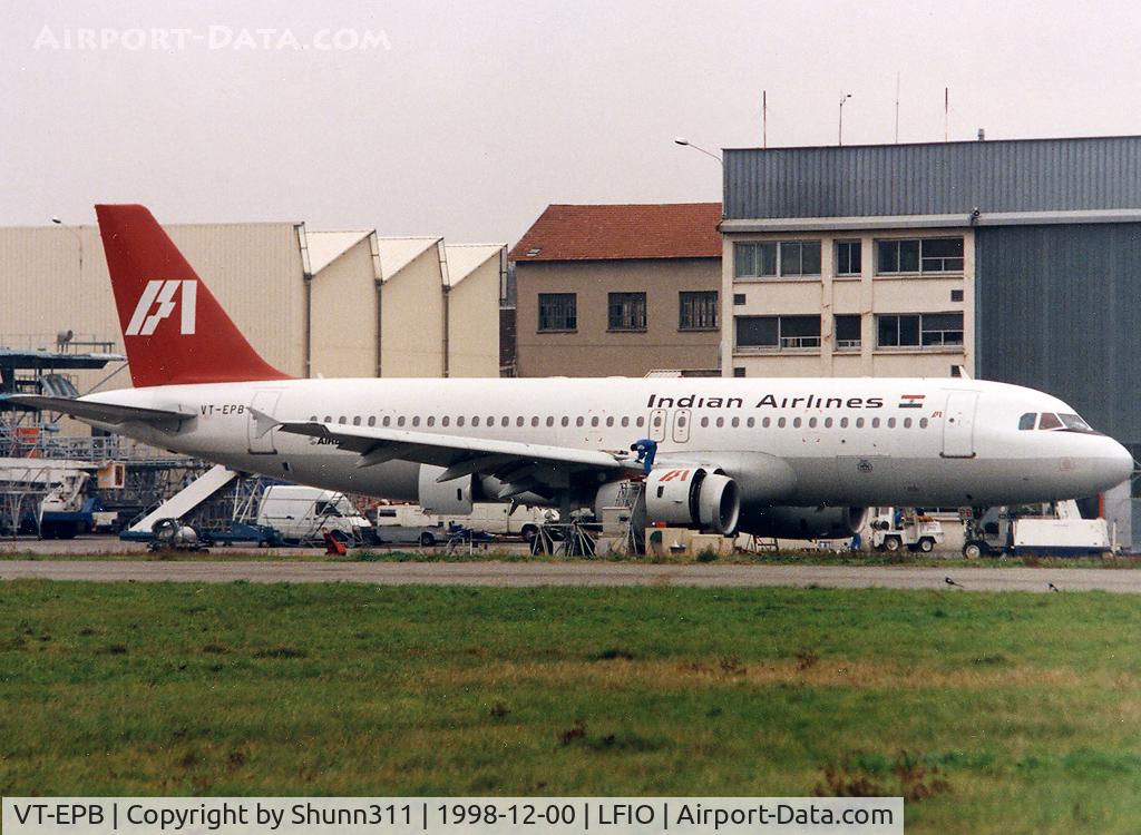 VT-EPB, 1989 Airbus A320-231 C/N 045, On maintenance at Air France facility...
