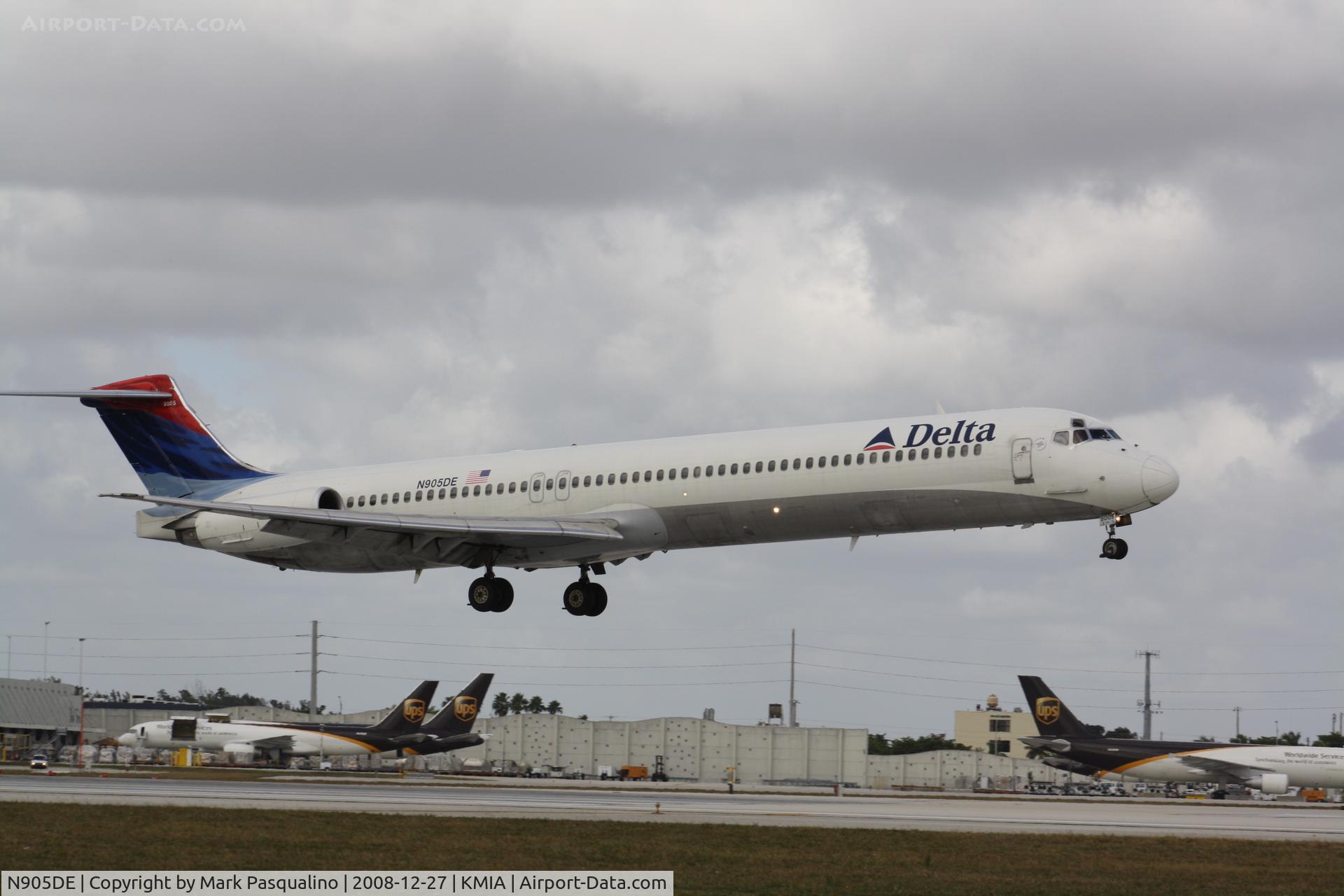 N905DE, 1992 McDonnell Douglas MD-88 C/N 53410, MD-88