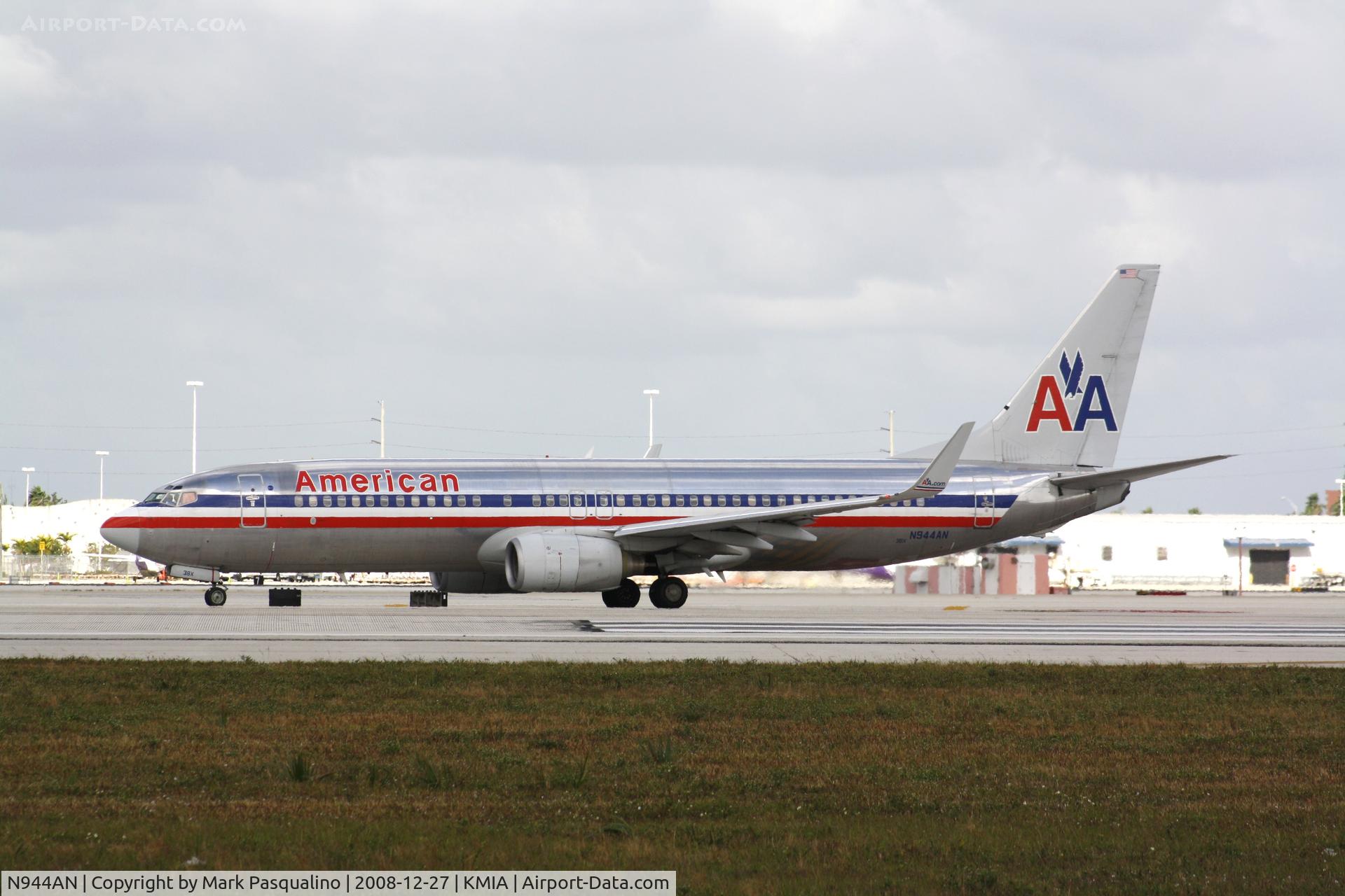 N944AN, 2000 Boeing 737-823 C/N 29535, Boeing 737-800