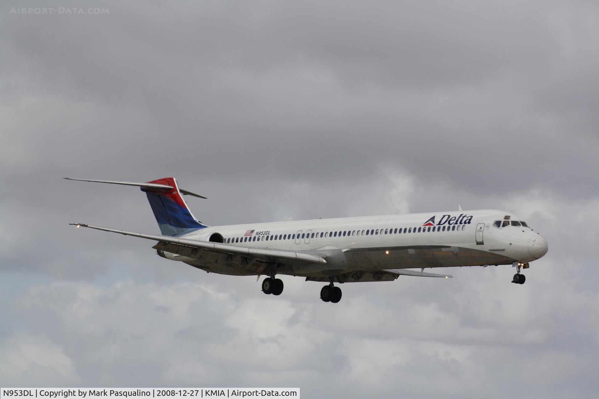 N953DL, 1990 McDonnell Douglas MD-88 C/N 49884, MD-88