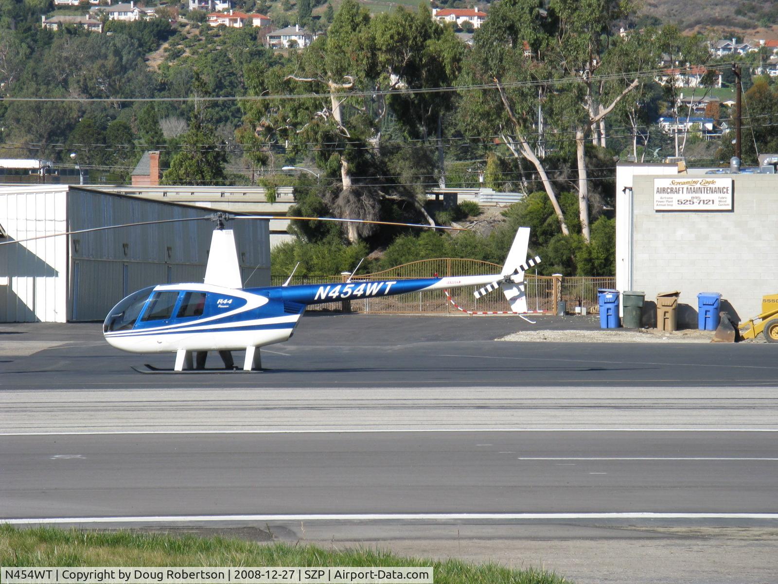 N454WT, 2001 Robinson R44 Raven II C/N 1042, 2001 Robinson R44 RAVEN, Lycoming O-540-F1B5 260 Hp derated, refueling