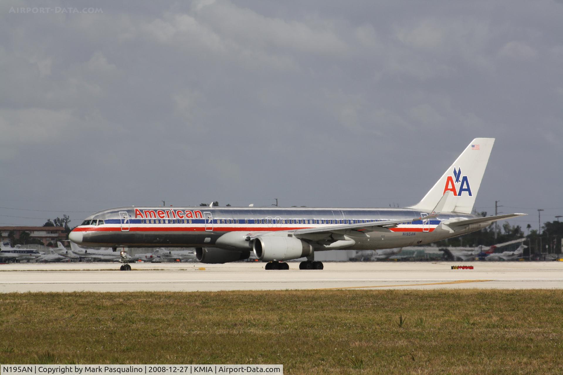 N195AN, 2001 Boeing 757-223 C/N 32389, Boeing 757-200