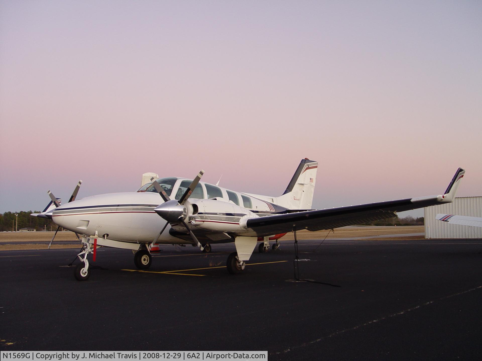 N1569G, 1989 Beech 58 Baron C/N TH-1558, N1569G at 6A2