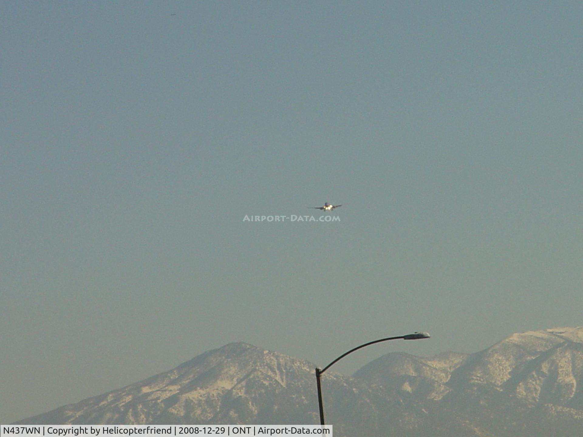 N437WN, 2003 Boeing 737-7H4 C/N 29832, A couple miles out on final to Ontario