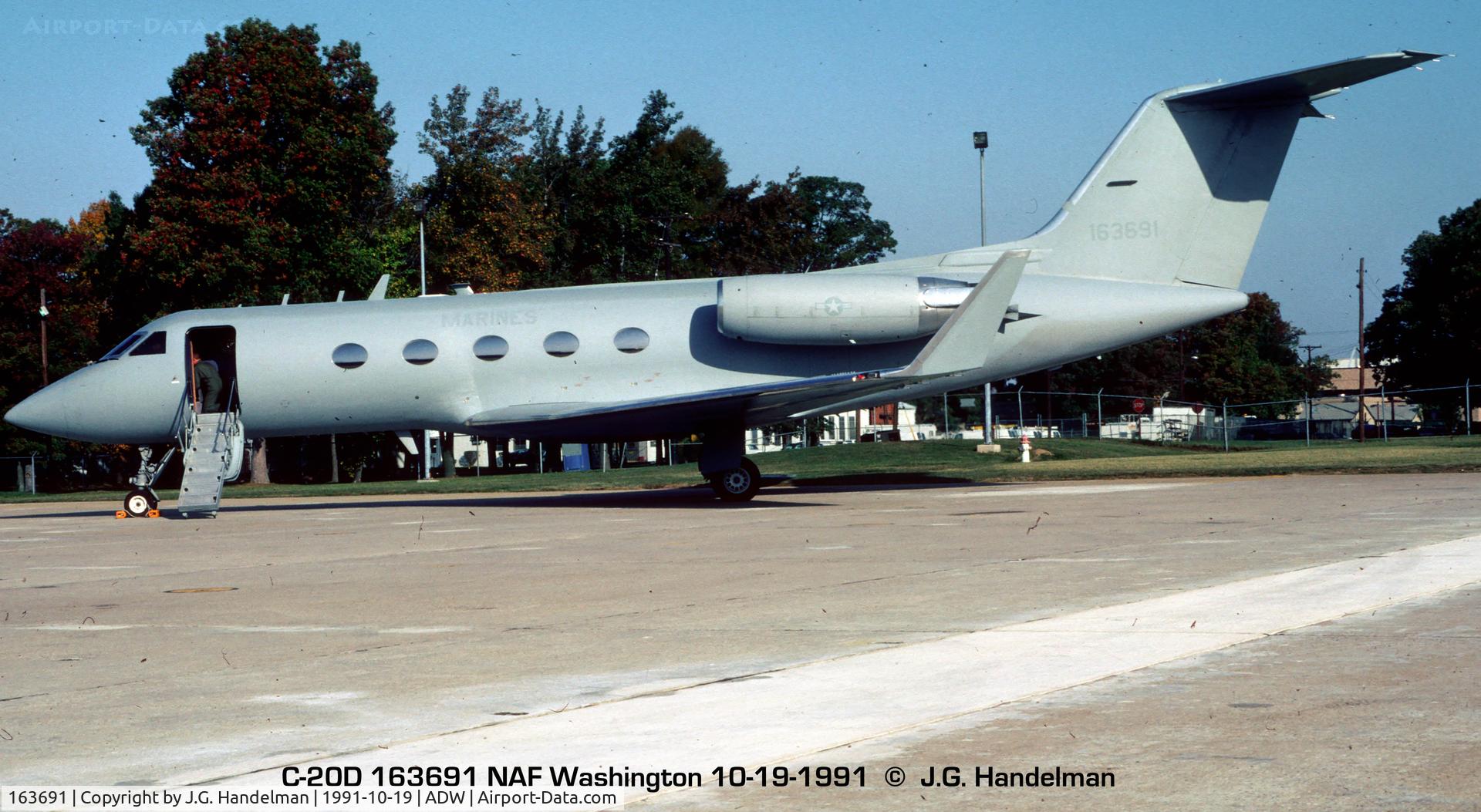 163691, Gulfstream Aerospace C-20D (Gulfstream III) C/N 480, waiting for passengers