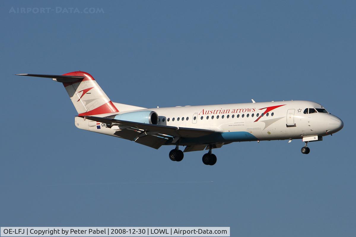 OE-LFJ, 1995 Fokker 70 (F-28-0070) C/N 11532, training