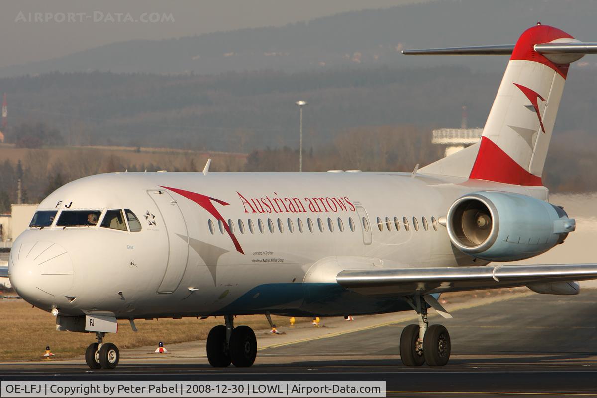 OE-LFJ, 1995 Fokker 70 (F-28-0070) C/N 11532, training
