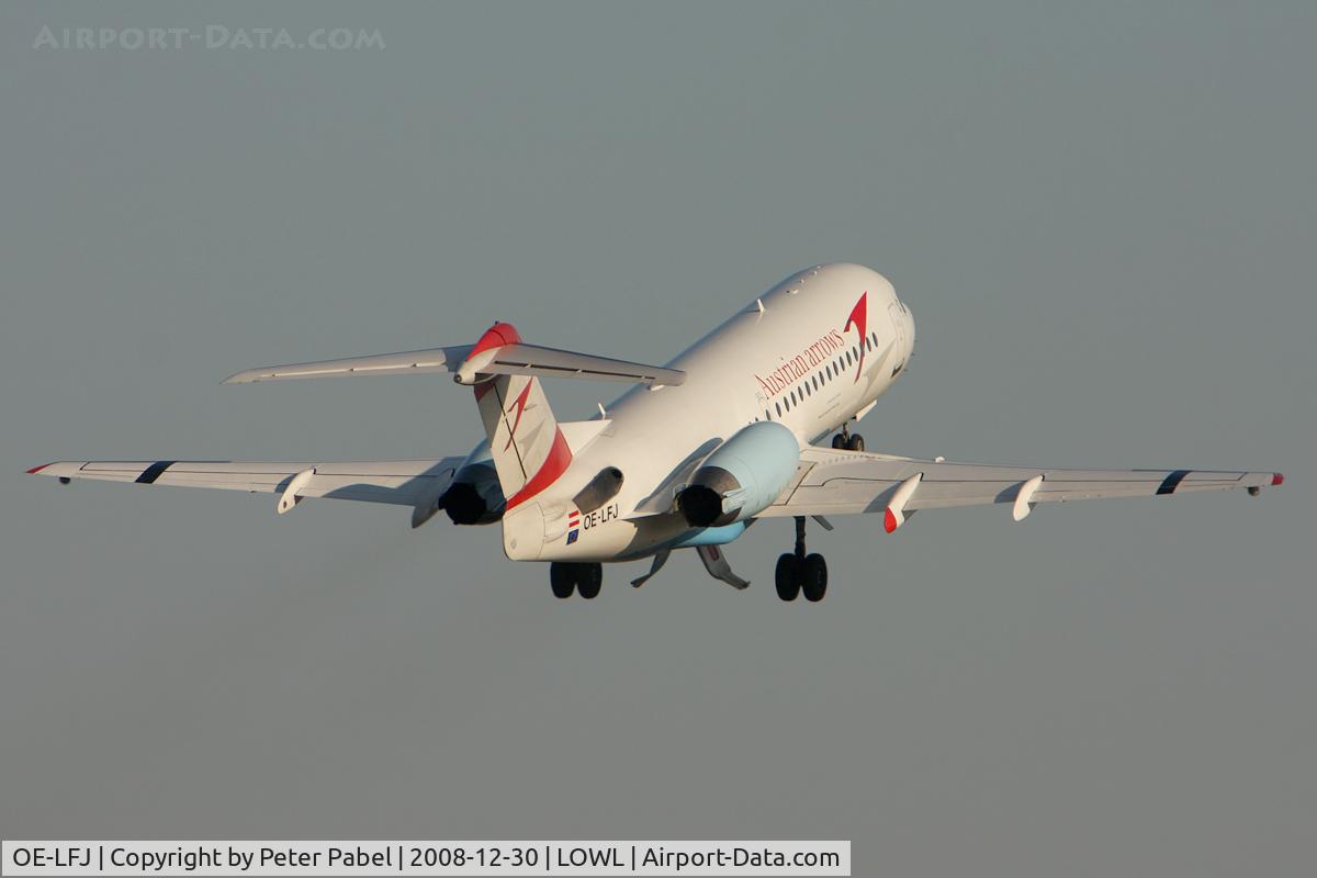 OE-LFJ, 1995 Fokker 70 (F-28-0070) C/N 11532, training