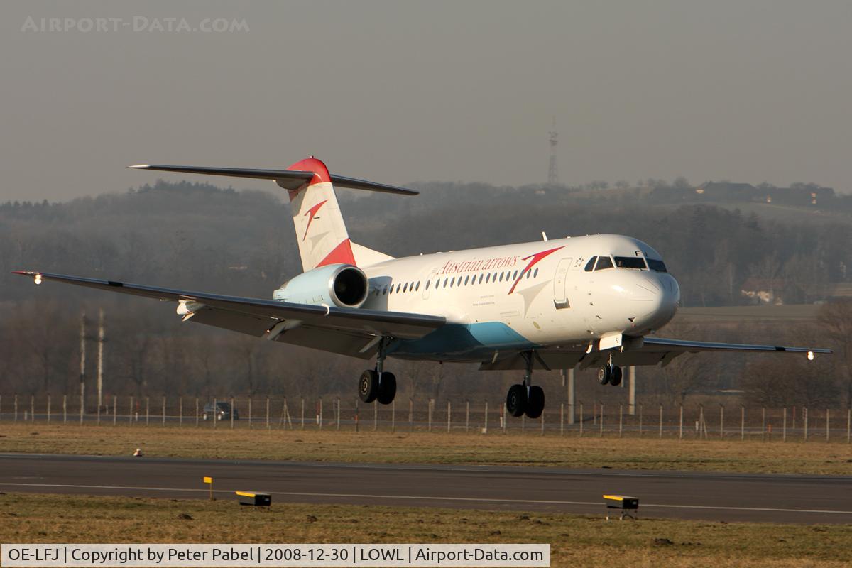 OE-LFJ, 1995 Fokker 70 (F-28-0070) C/N 11532, training