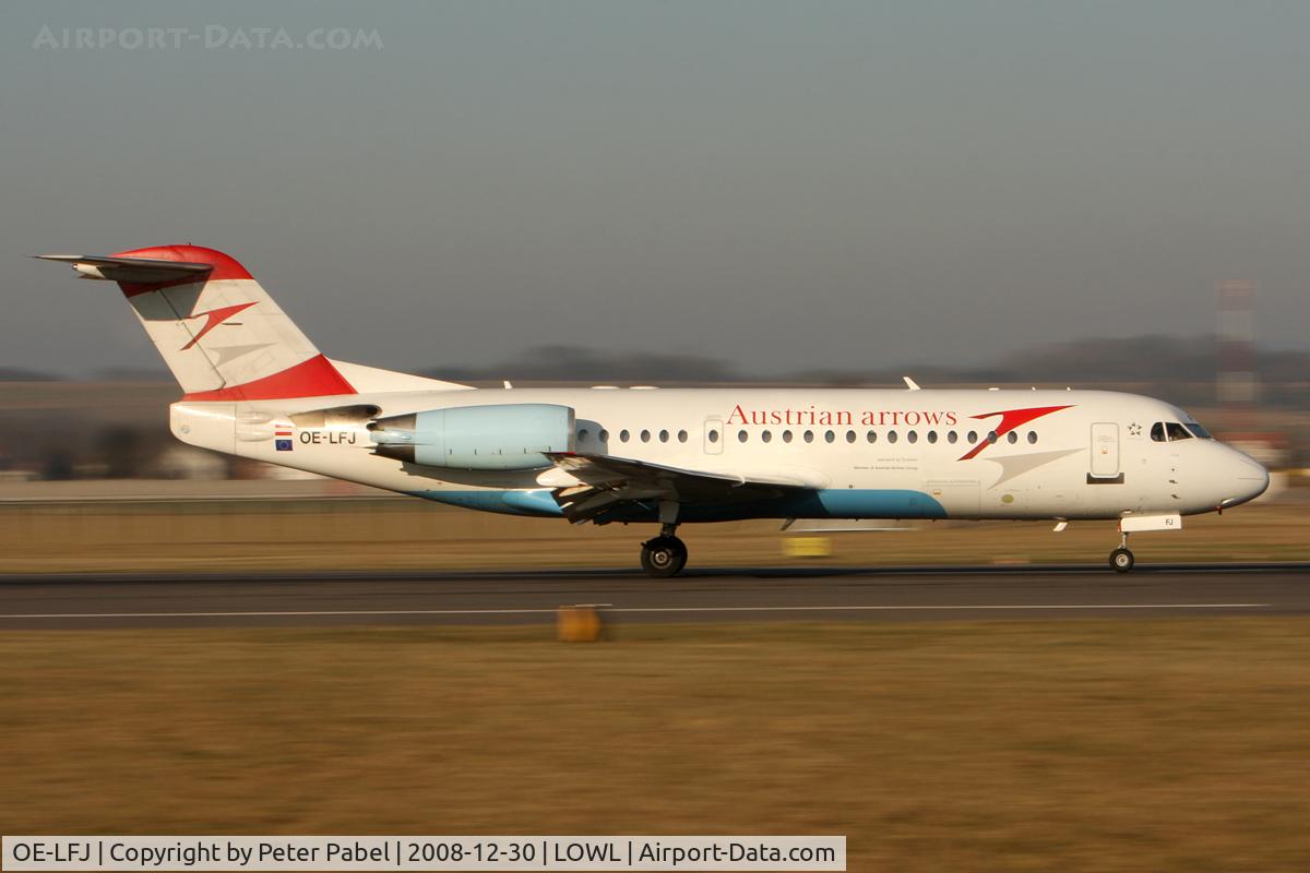OE-LFJ, 1995 Fokker 70 (F-28-0070) C/N 11532, training