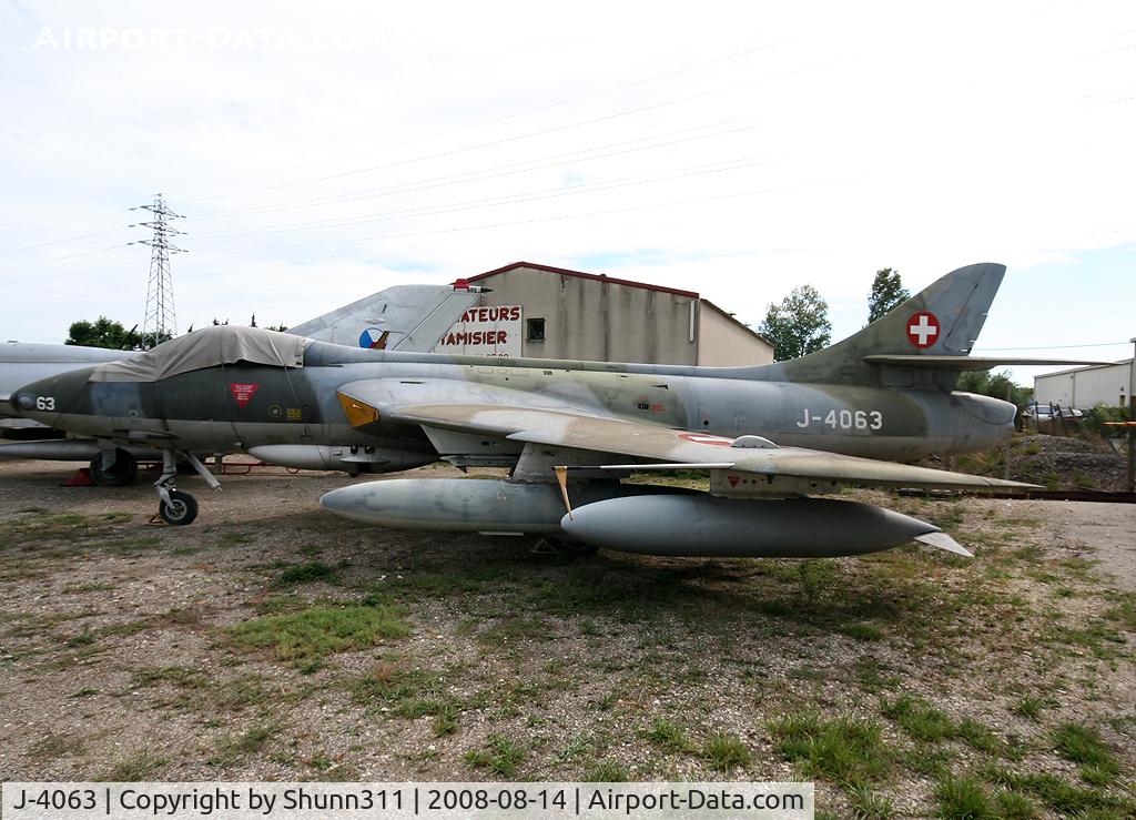 J-4063, 1959 Hawker Hunter F.58 C/N 41H-697430, Preserved
