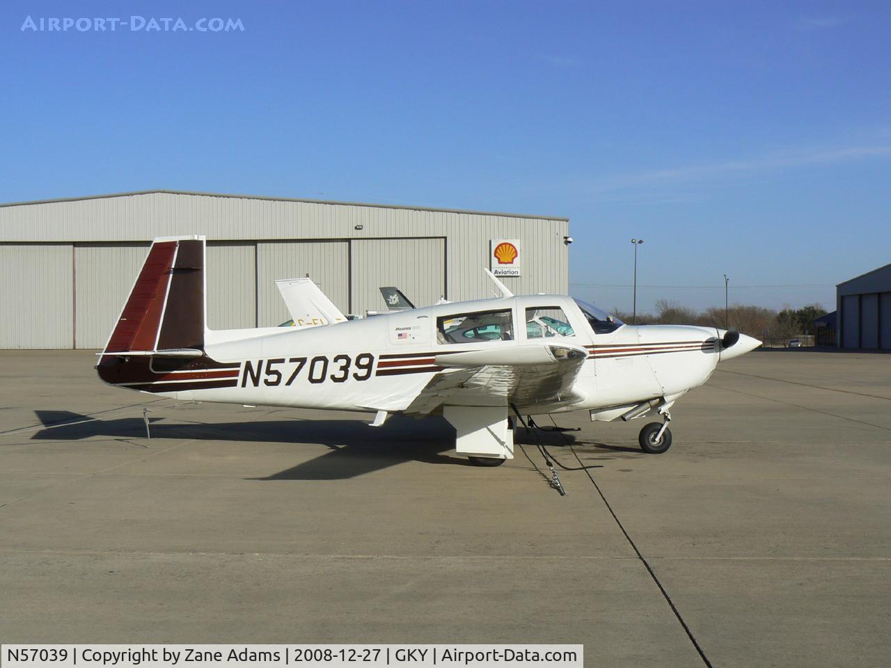 N57039, 1983 Mooney M20J 201 C/N 24-1421, At Arlington Municipal