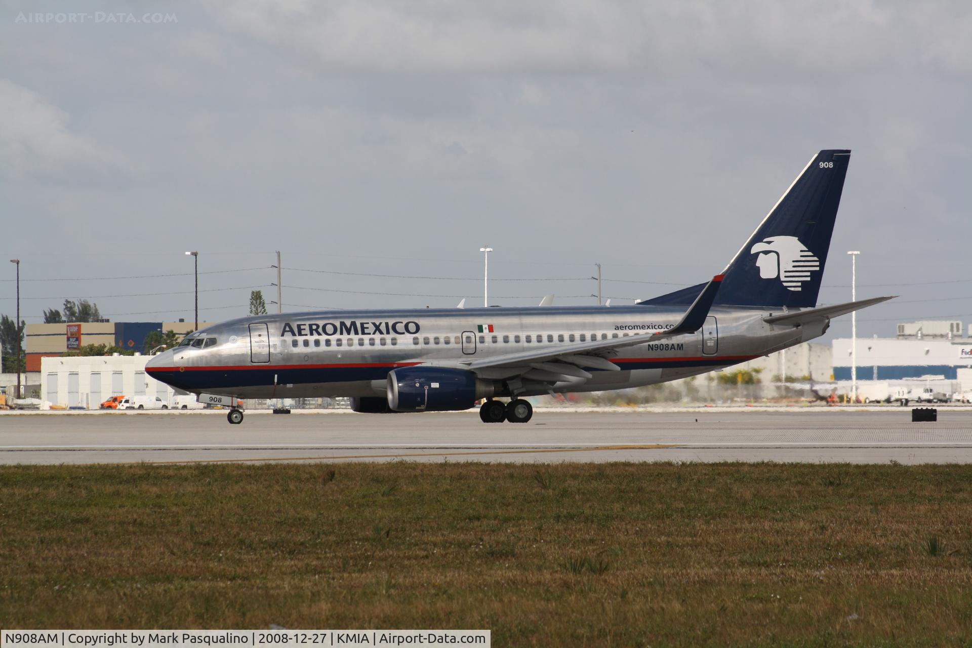 N908AM, 2004 Boeing 737-752 C/N 30038, Boeing 737-700