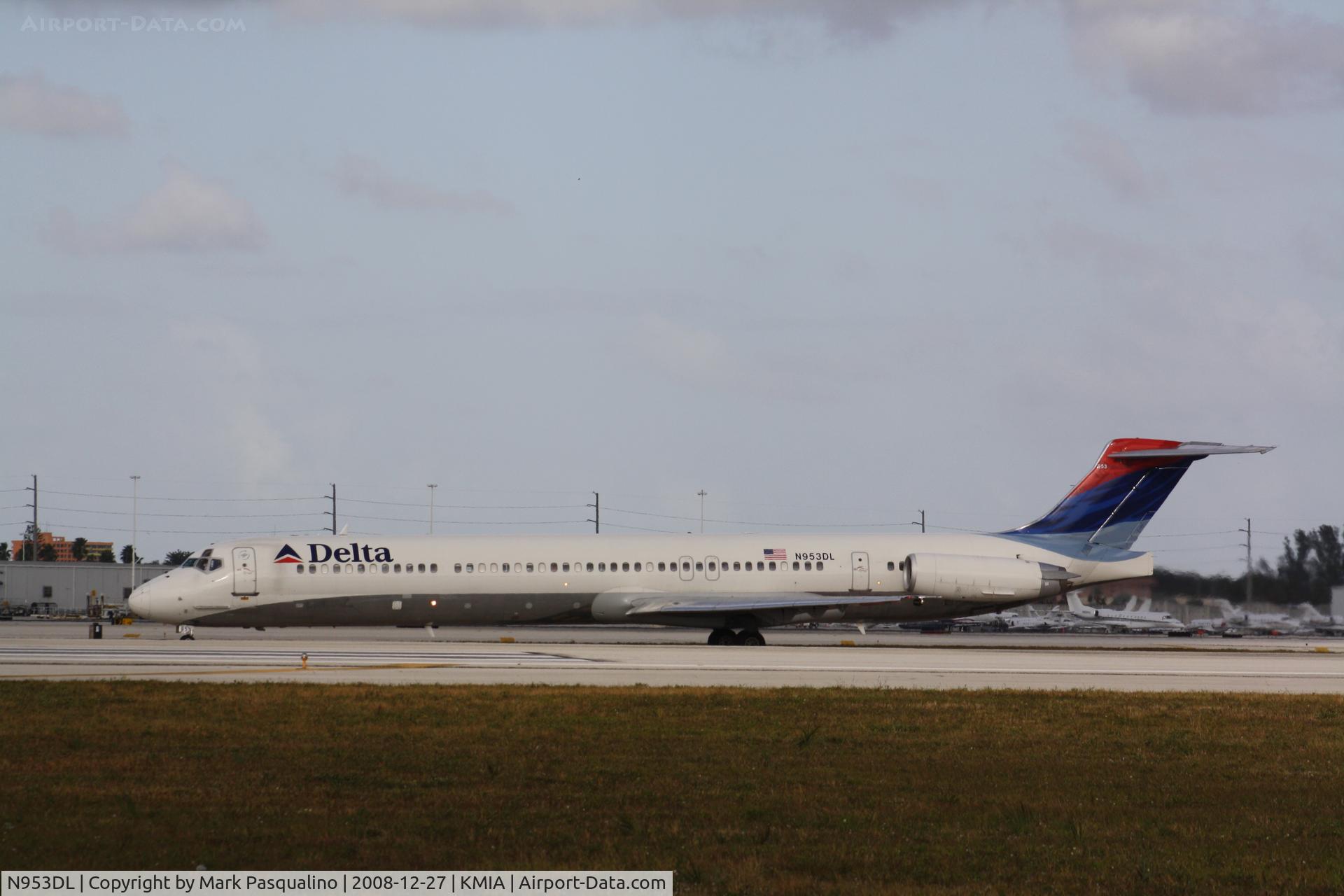 N953DL, 1990 McDonnell Douglas MD-88 C/N 49884, MD-88