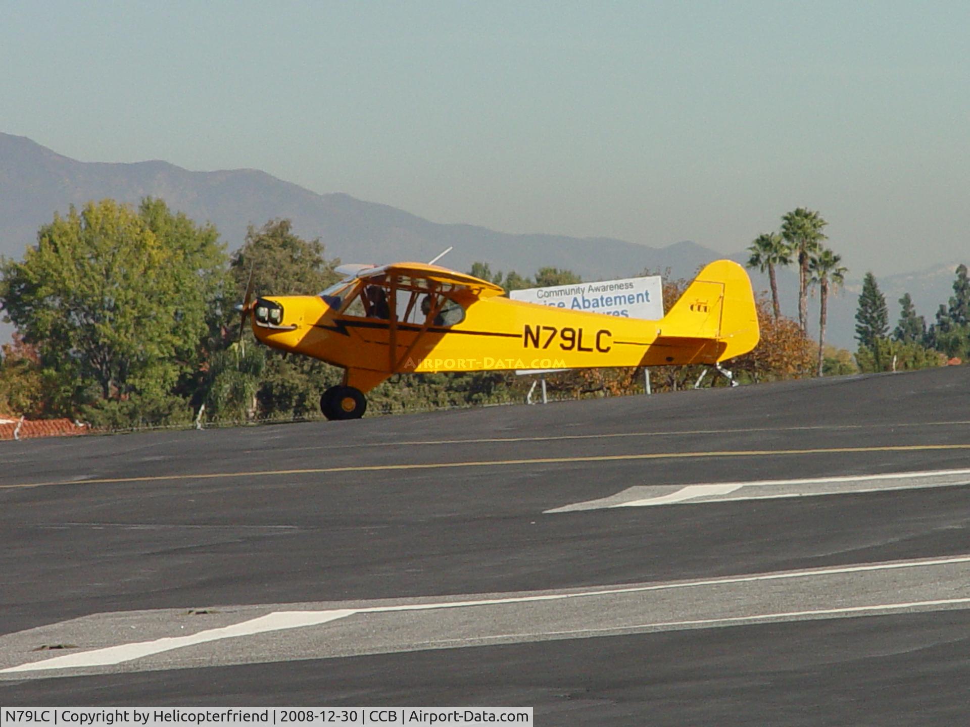 N79LC, American Legend AL3 C/N AL-1143, Waiting to take off from Cable
