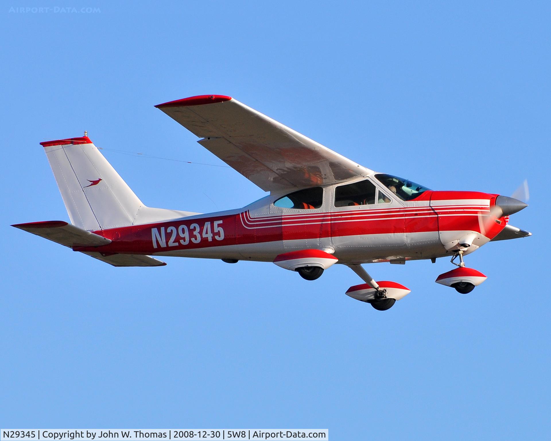 N29345, 1968 Cessna 177 Cardinal C/N 17700828, Departing runway 22