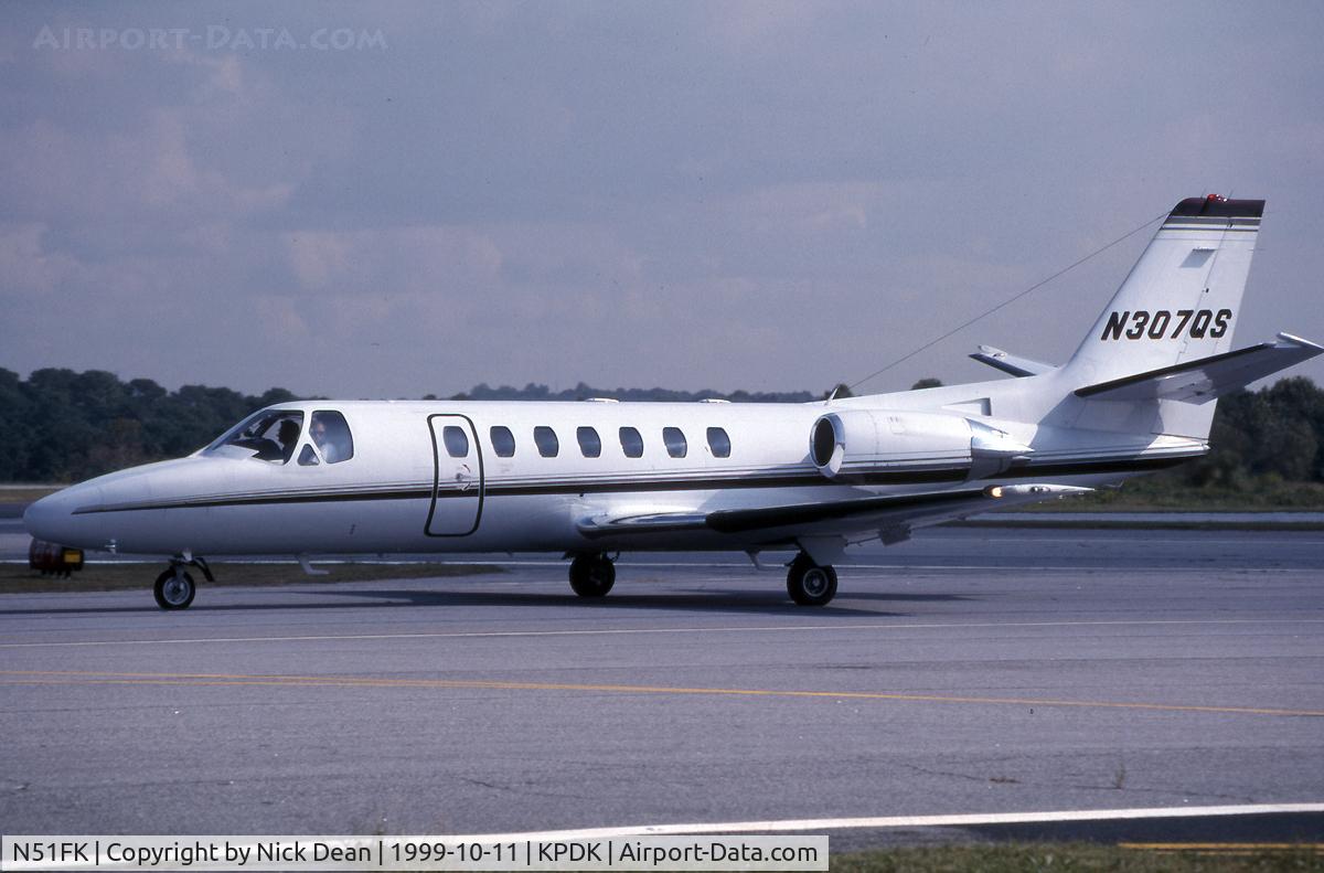 N51FK, 1995 Cessna 560 C/N 560-0307, KPDK (Seen here as N307QS of Net Jets this airframe is currently registered N51FK as posted)