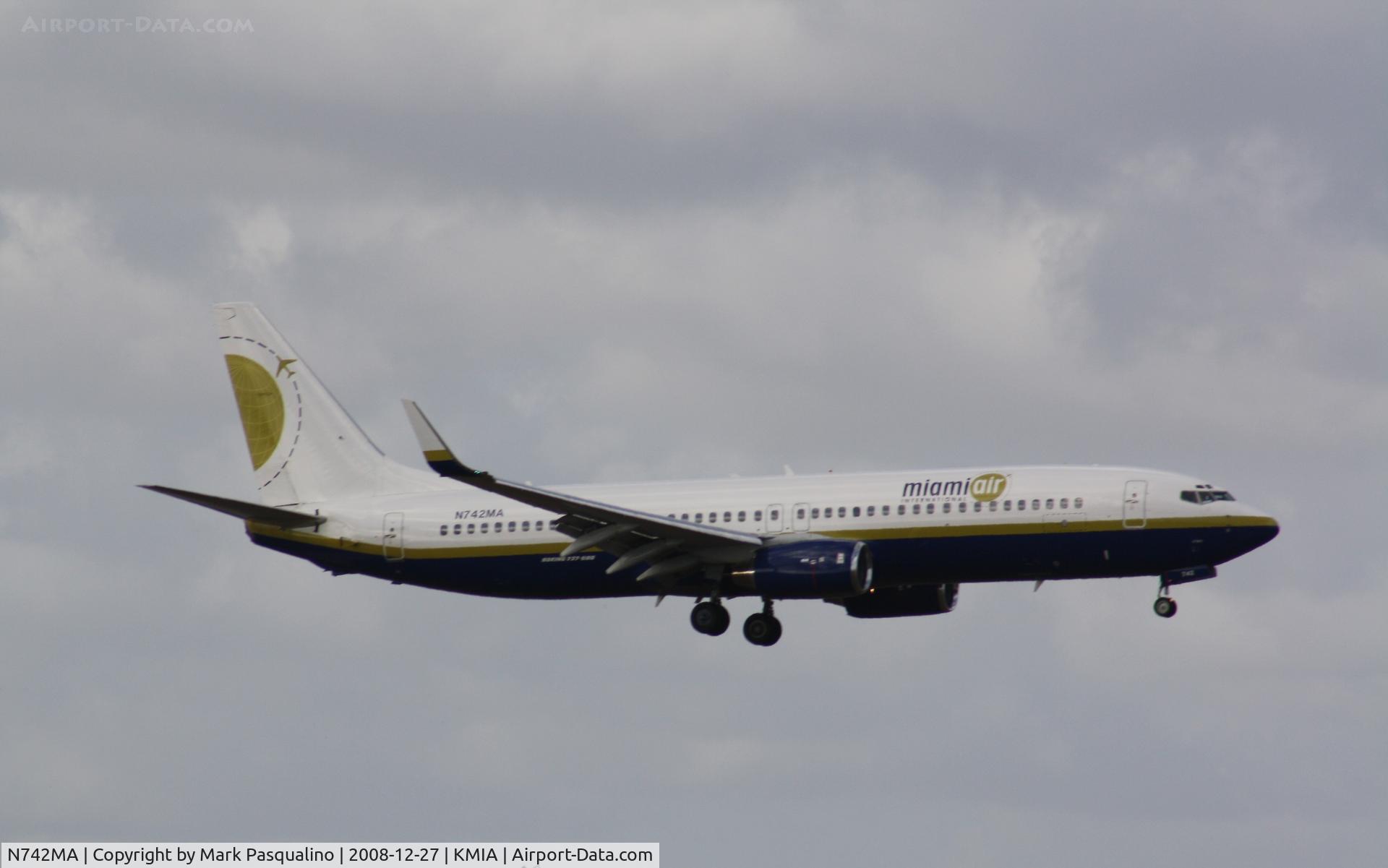N742MA, 2001 Boeing 737-83N C/N 30675, Boeing 737-800