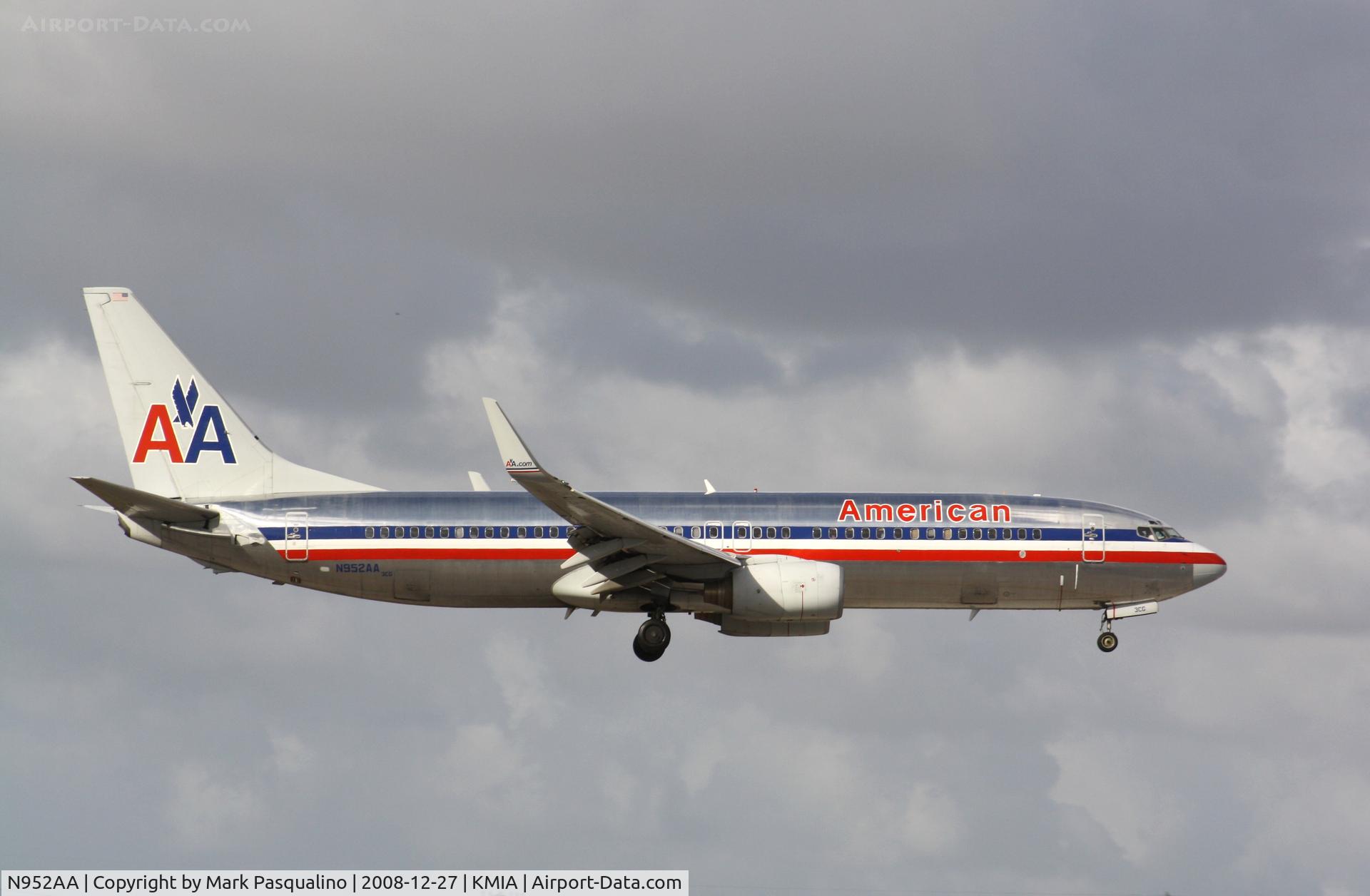 N952AA, 2000 Boeing 737-823 C/N 30088, Boeing 737-800