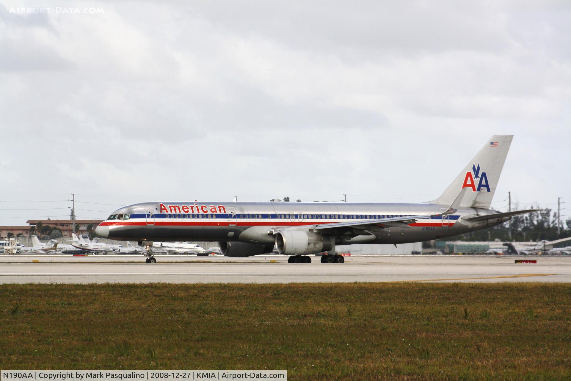 N190AA, 2001 Boeing 757-223 C/N 32384, Boeing 757-200