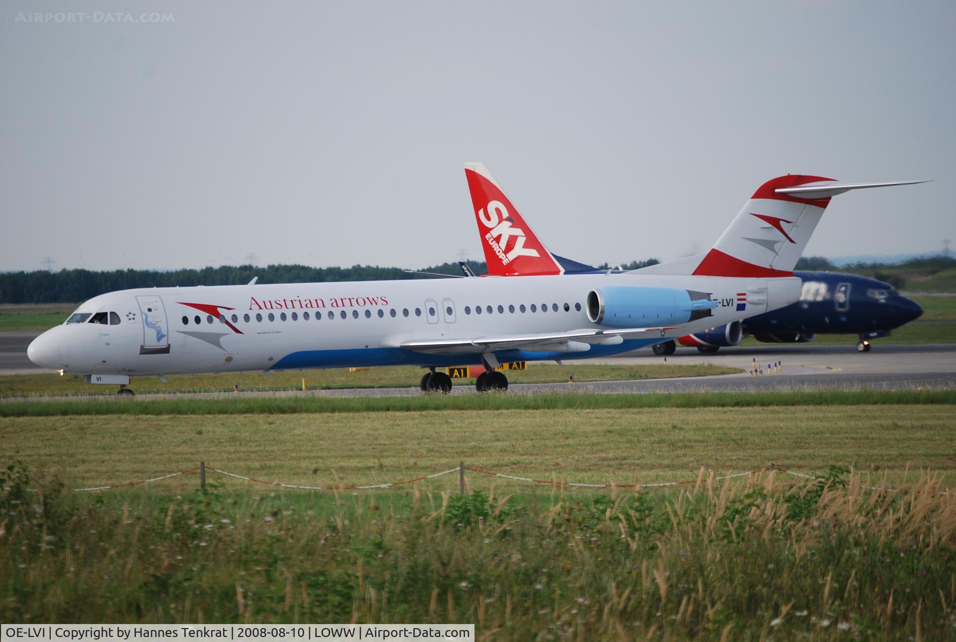 OE-LVI, 1993 Fokker 100 (F-28-0100) C/N 11468, Austrian arrows
