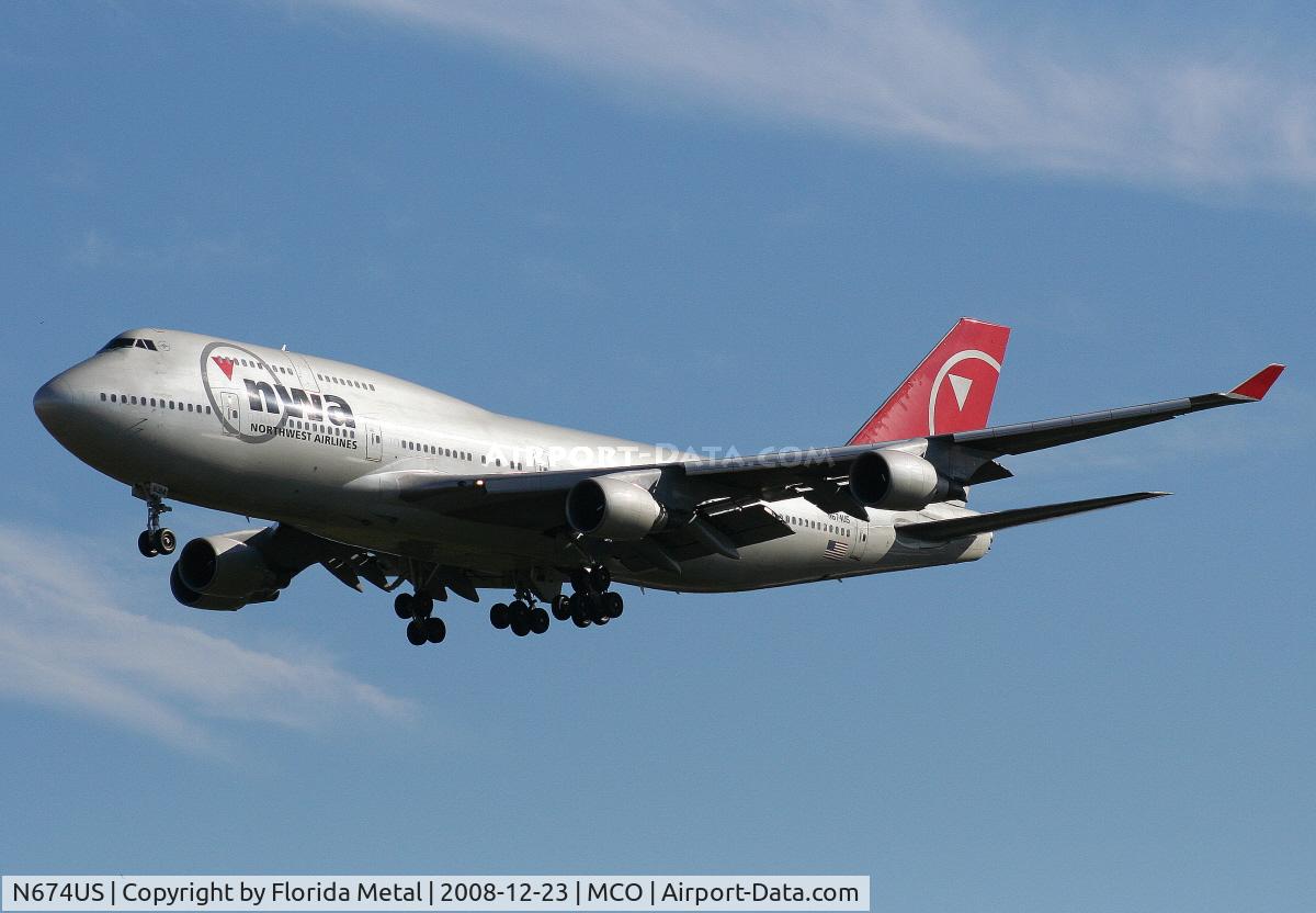 N674US, 1999 Boeing 747-451 C/N 30269, Northwest 747-400 bringing Wisconsin Badgers to Orlando to play the Champs Sports Bowl