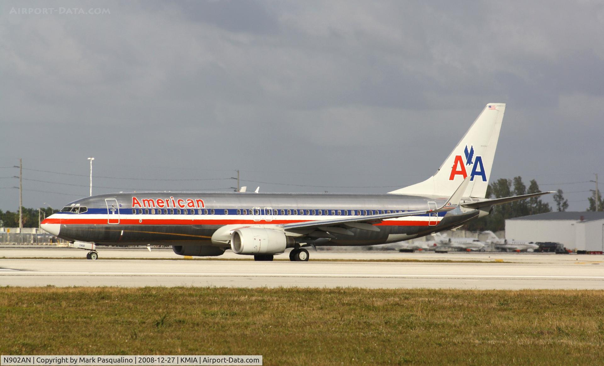 N902AN, 1999 Boeing 737-823 C/N 29504, Boeing 737-800