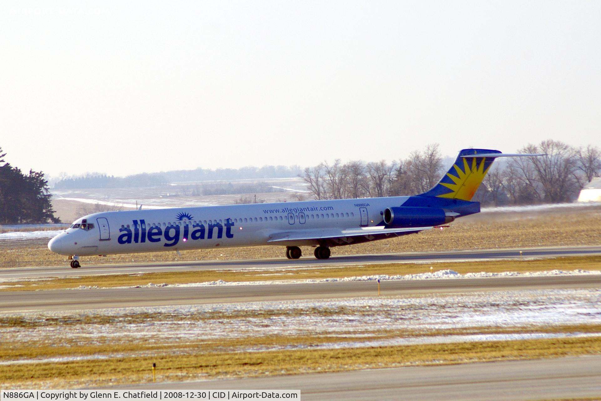 N886GA, 1990 McDonnell Douglas MD-82 (DC-9-82) C/N 49931, Arriving on runway 9