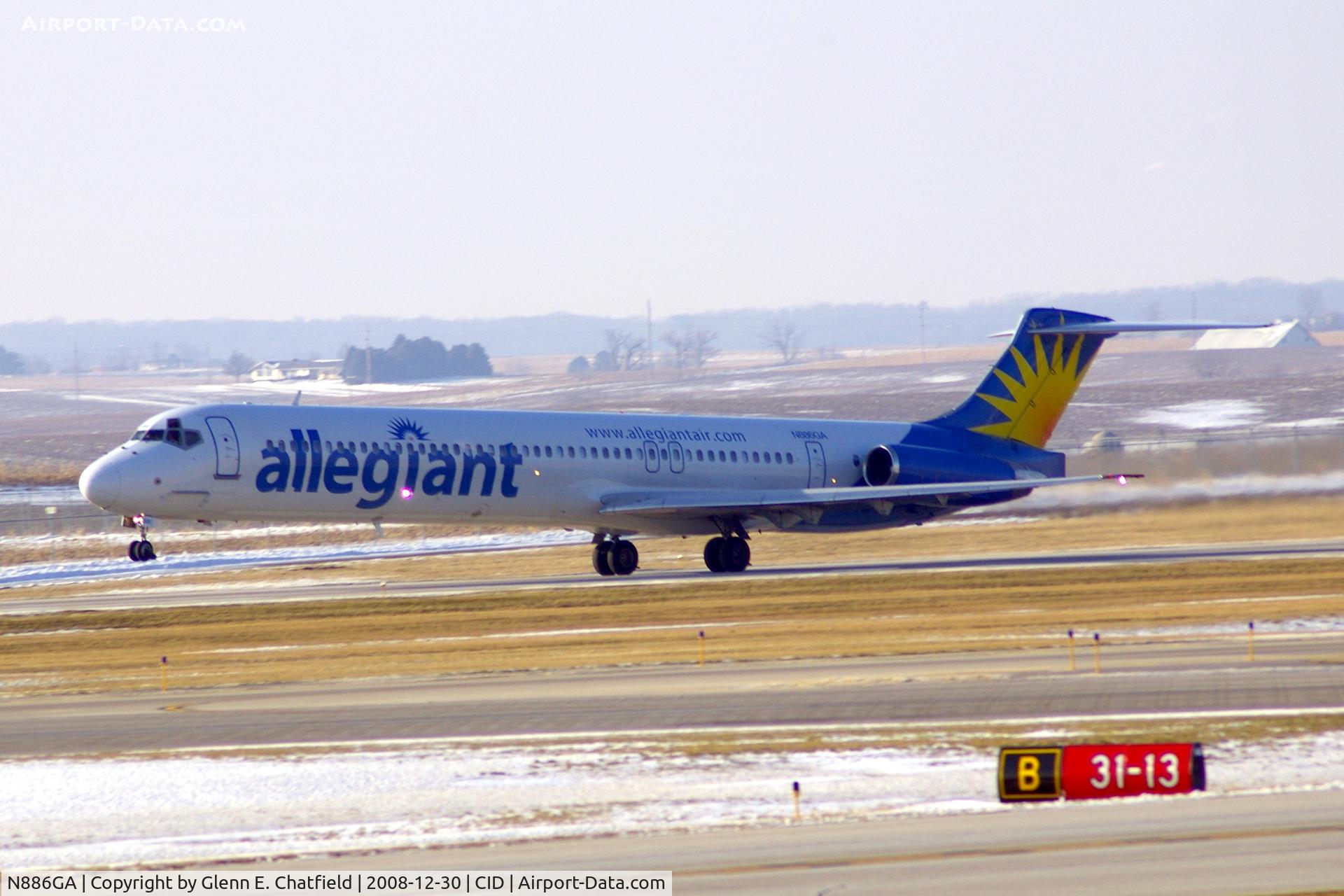 N886GA, 1990 McDonnell Douglas MD-82 (DC-9-82) C/N 49931, Take off roll on runway 9