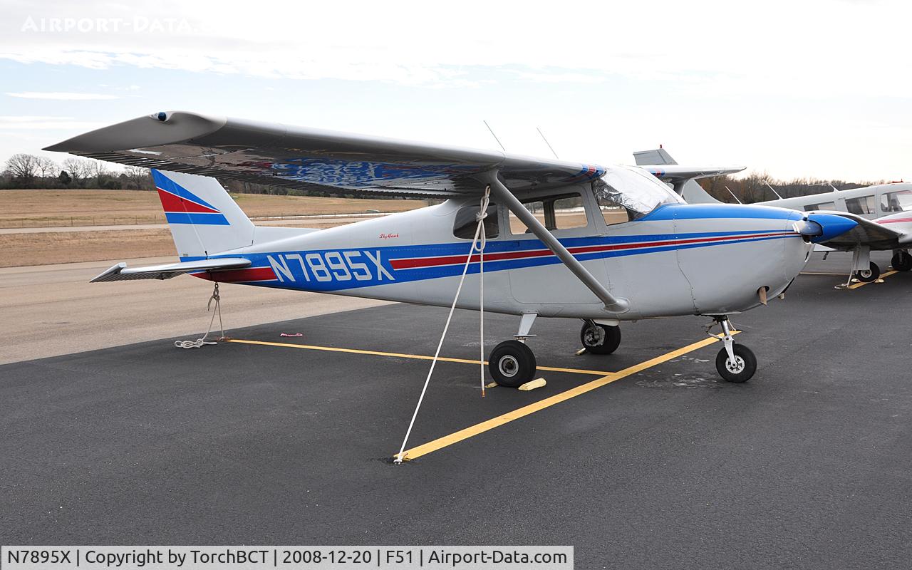 N7895X, 1961 Cessna 172B C/N 17248395, Early Skyhawk on the ramp at F51 - Winnsboro