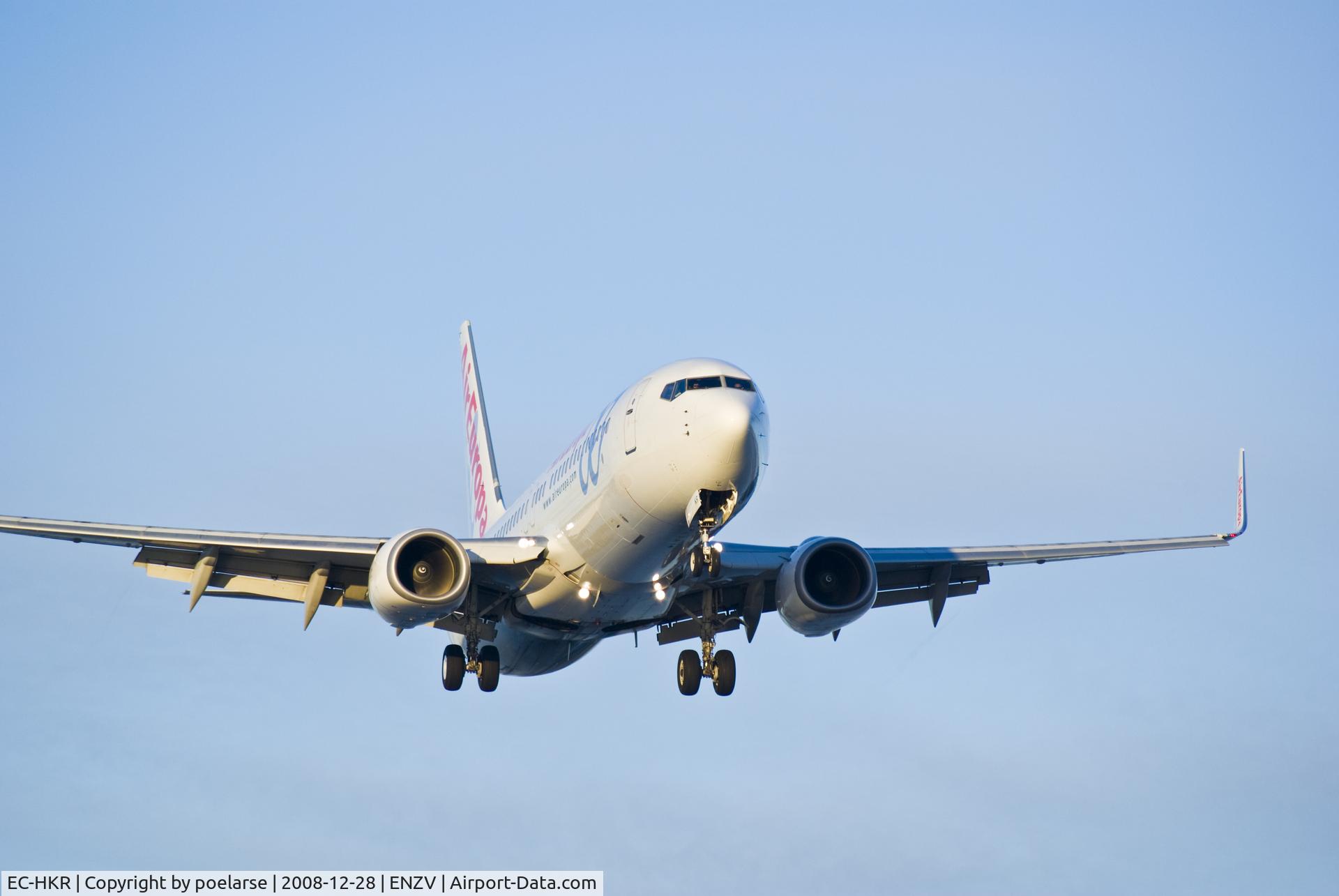 EC-HKR, 2000 Boeing 737-85P C/N 28536, final approach , rwy 18