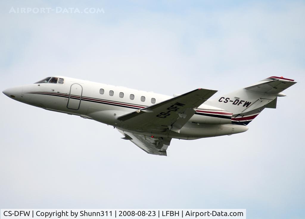 CS-DFW, 2004 Raytheon Hawker 800XP C/N 258664, Take off from LRH