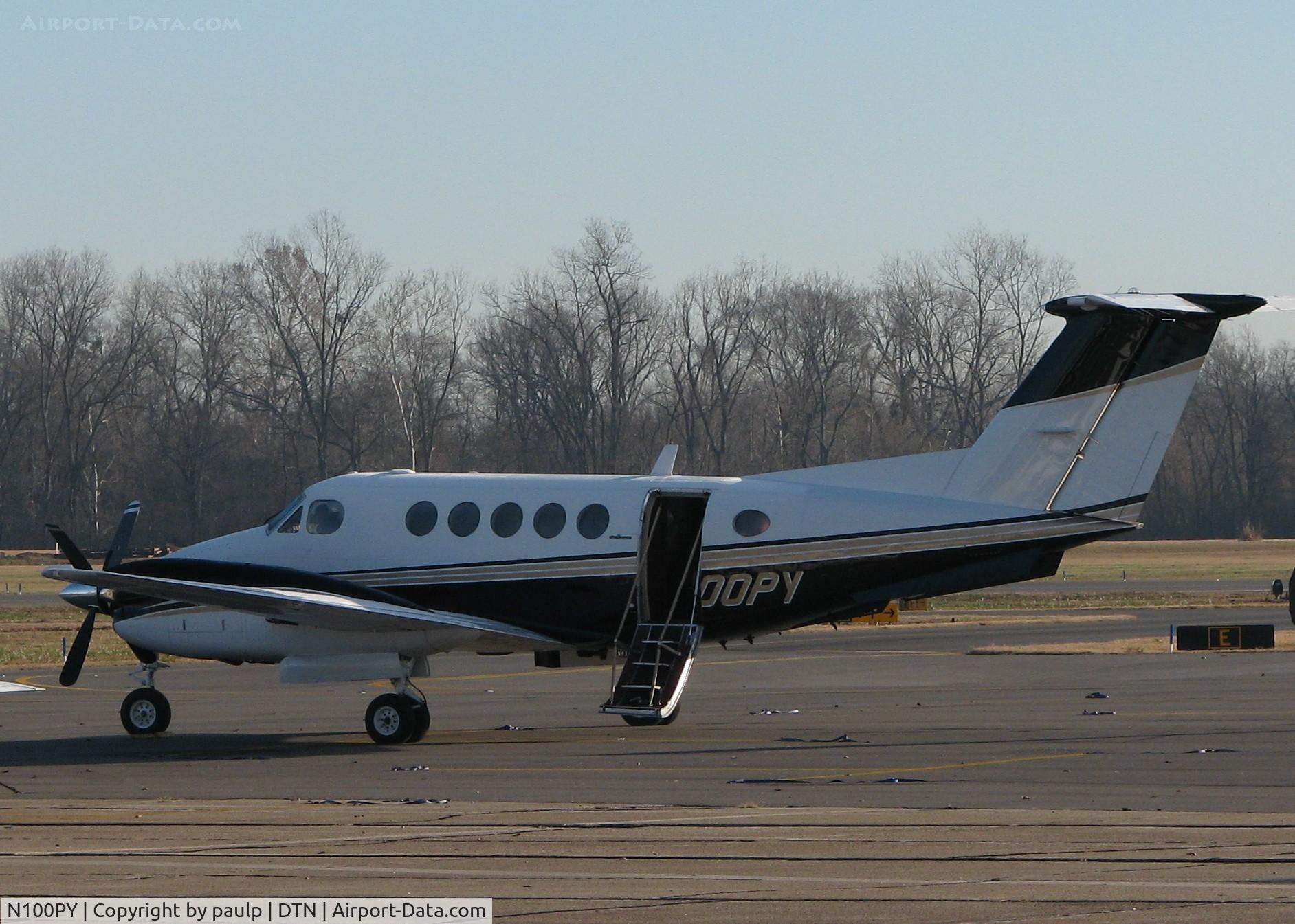 N100PY, 1981 Beech 200 C/N BB-890, Parked at the Downtown Shreveport Airport.