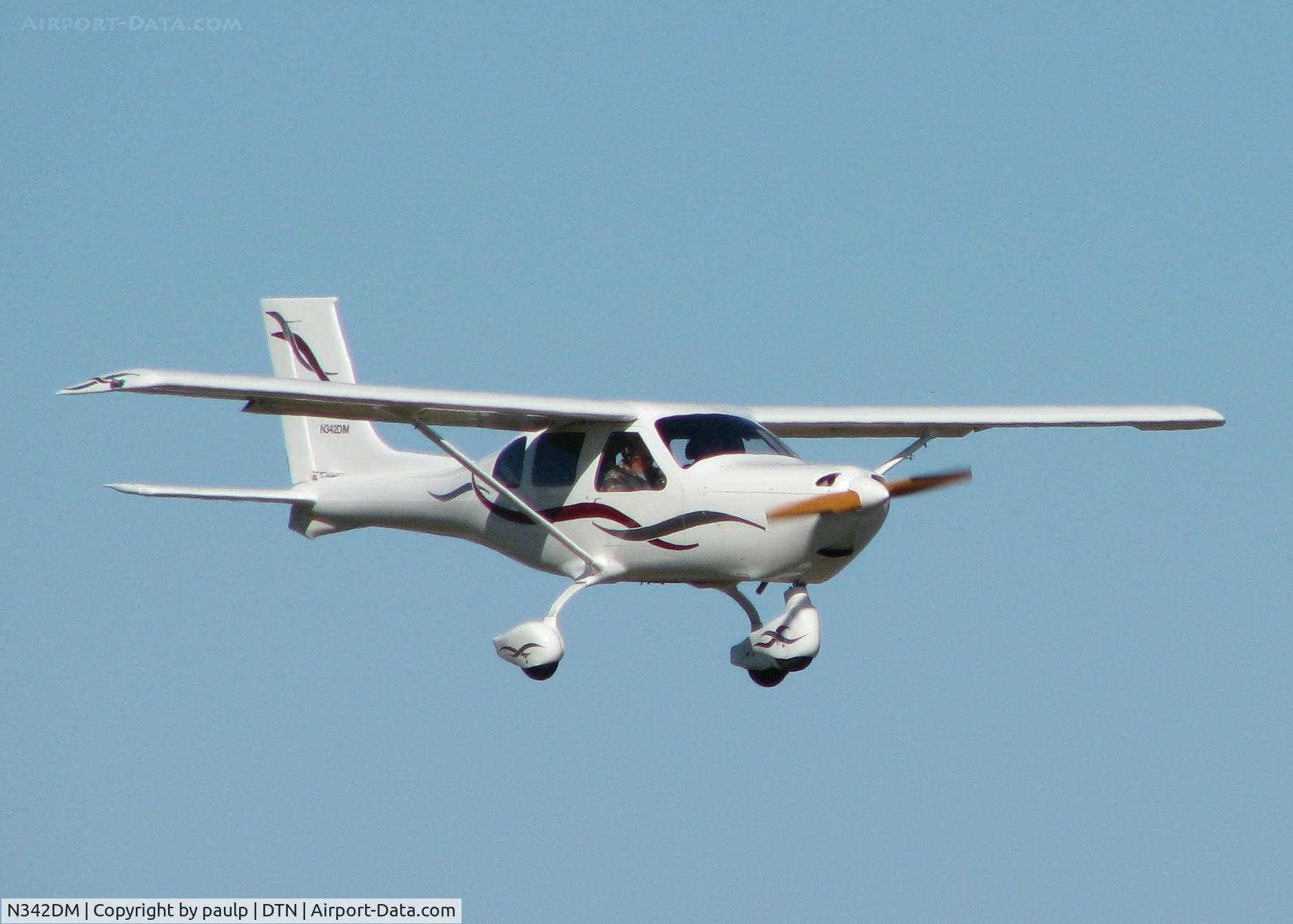 N342DM, 2006 Jabiru J400 C/N 091, Landing at Downtown Shreveport. A nice looking aircraft!