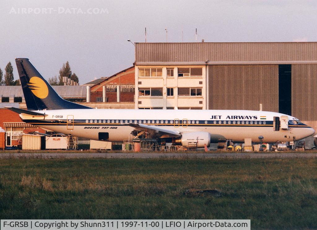 F-GRSB, Boeing 737-497 C/N 25663, On maintenance for his new operator...