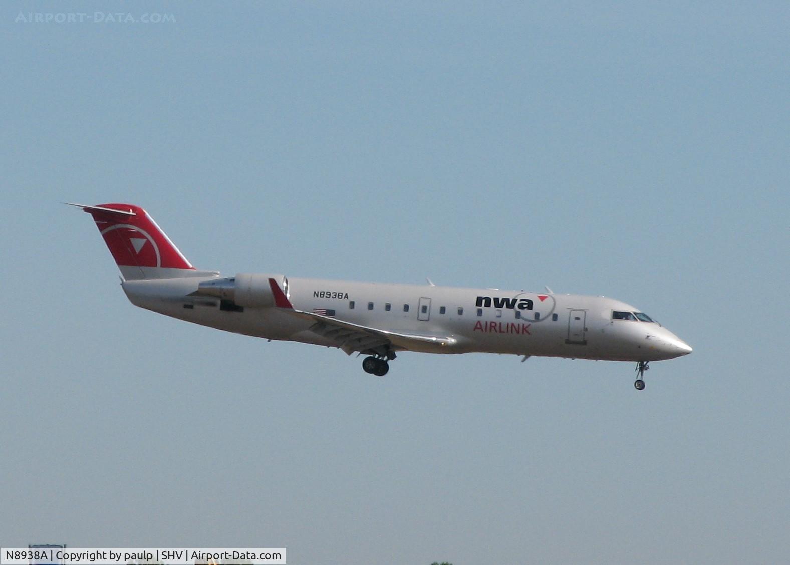 N8938A, 2004 Bombardier CRJ-200 (CL-600-2B19) C/N 7938, Landing at Shreveport Regional.