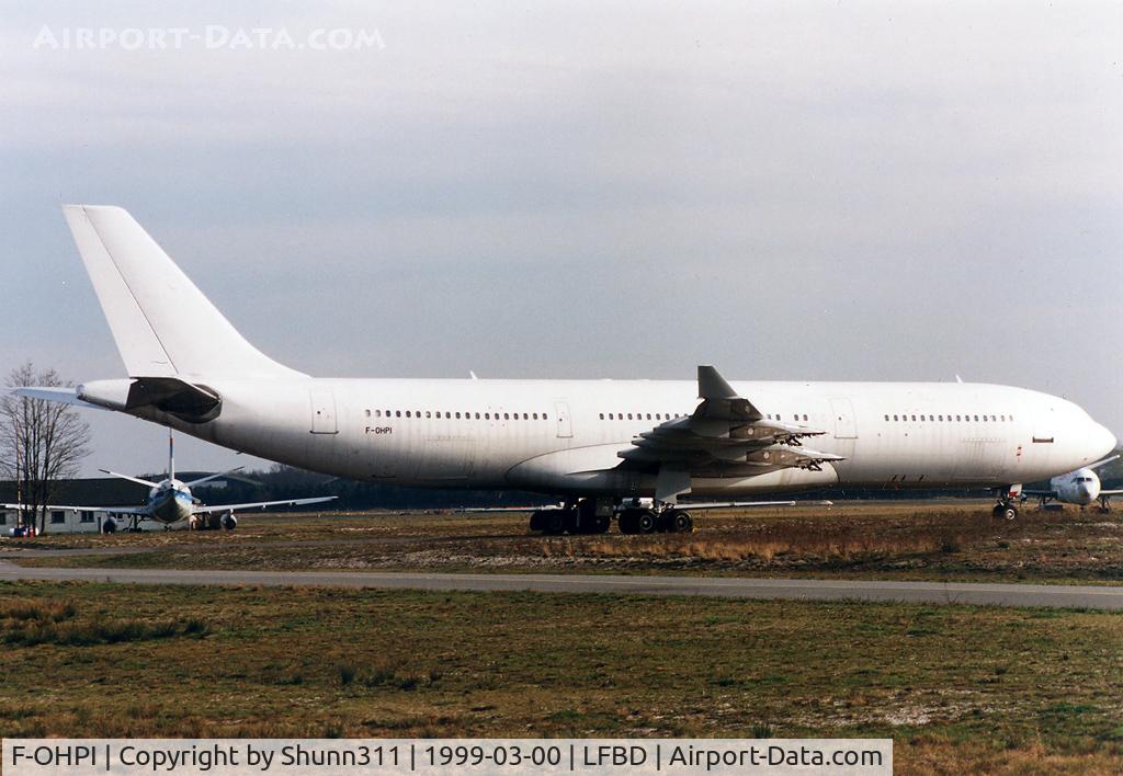F-OHPI, 1995 Airbus A340-211 C/N 085, Stored at the Sogerma in all white c/s without engines... Ex. Philippines Airlines.
