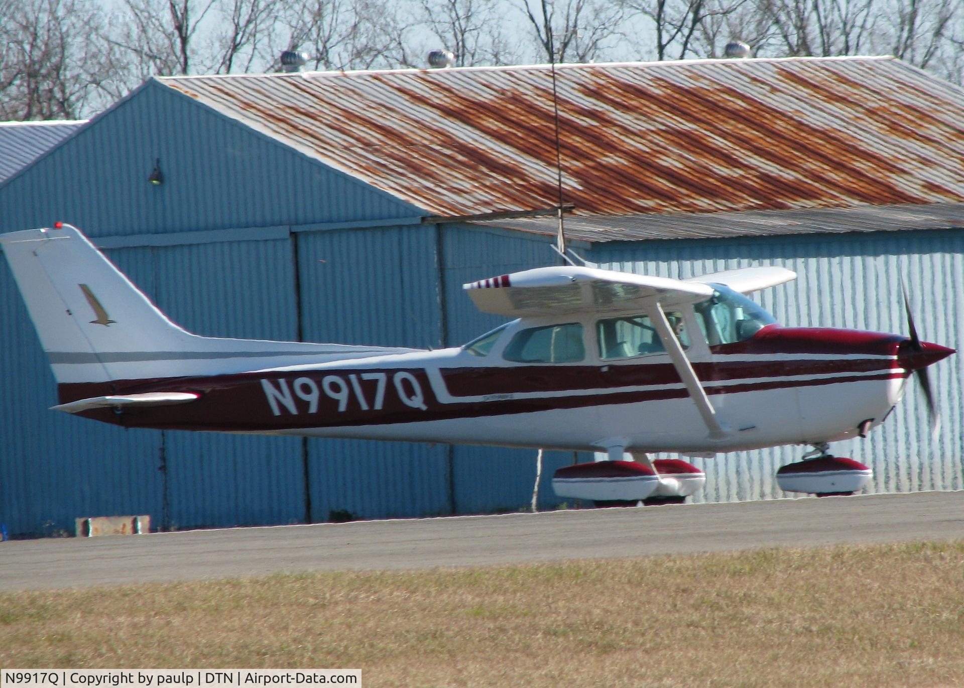 N9917Q, 1975 Cessna 172M C/N 17265861, About to take off from Downtown Shreveport.
