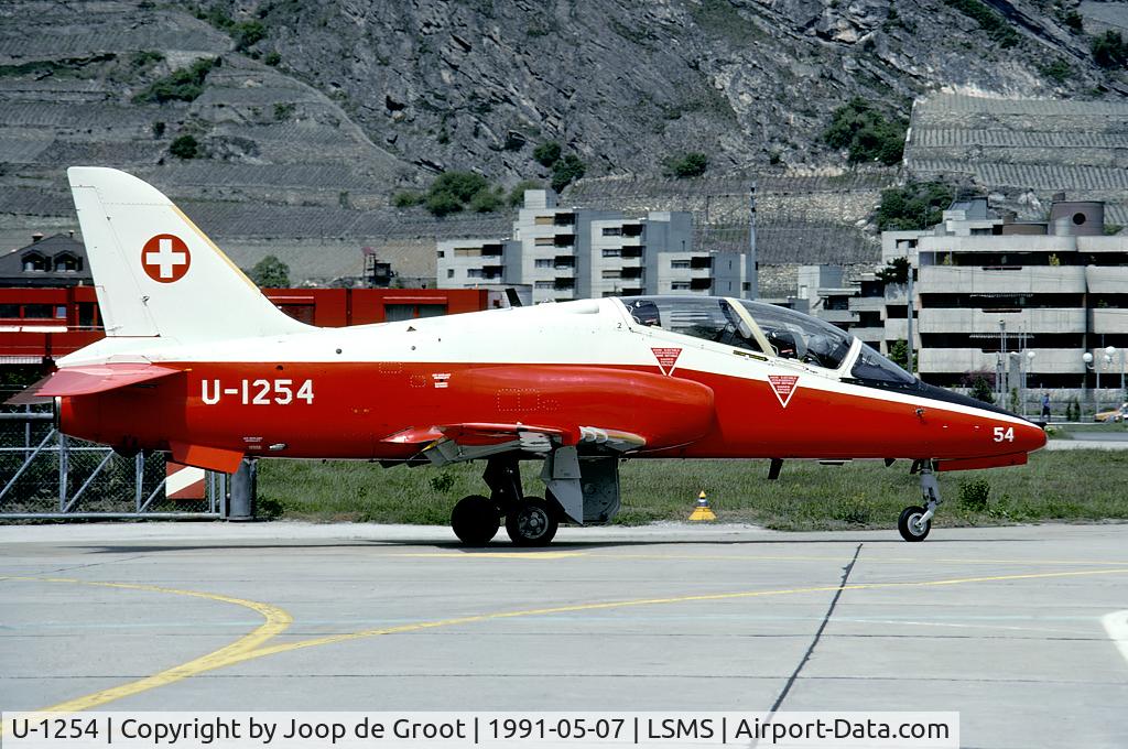 U-1254, 1990 British Aerospace Hawk T.66 C/N SW004/339, In 1991 the Hawk entered Swiss service in full swing. A couple of Hawks were flying from Sion for low level attack training.
