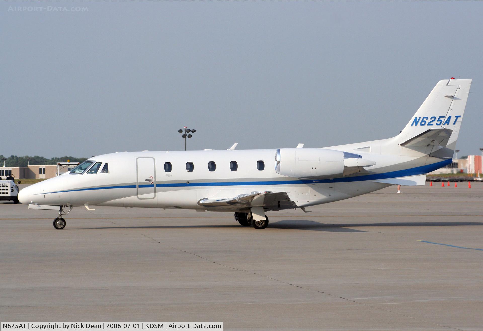 N625AT, 2001 Cessna 560XL C/N 560-5175, KDSM